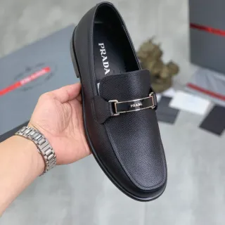 Prada Horsebit Loafer أسود جلد مصقول لوفر