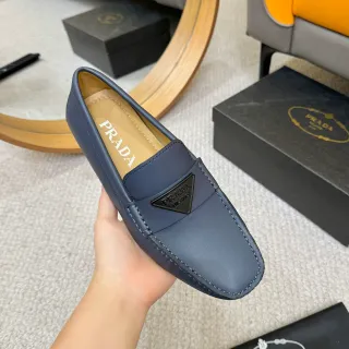 Prada لوفر بحري بيج جلد رأس مربع لوفر