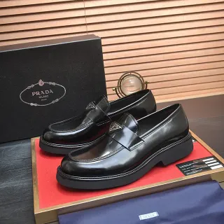 برادا لوفر مصقول أسود جلدي slip-on loafers