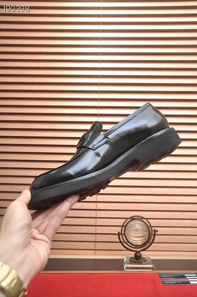 Prada Loafer poli noir cuir slip-on loafers 6