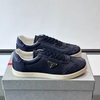 Prada Navy Beige أحذية رياضية لنمط الحياة مع بناء المواد المختلطة للجزء العلوي من السويد والنايلون