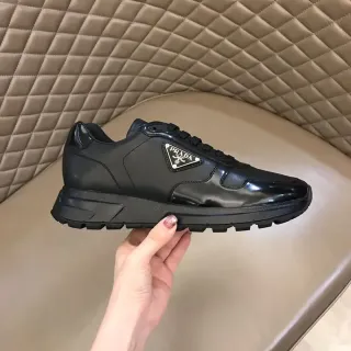 Prada Re-Edition أسود مصنوع من مواد مختلطة حذاء رياضي لنمط الحياة