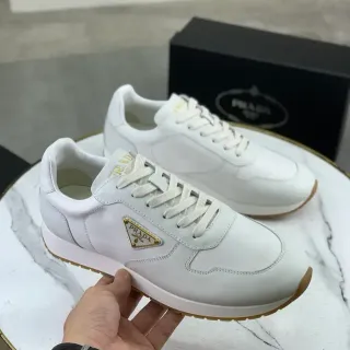 Prada Sneakers Lifestyle Blancs Beige Cuir Supérieur Semelle Gomme
