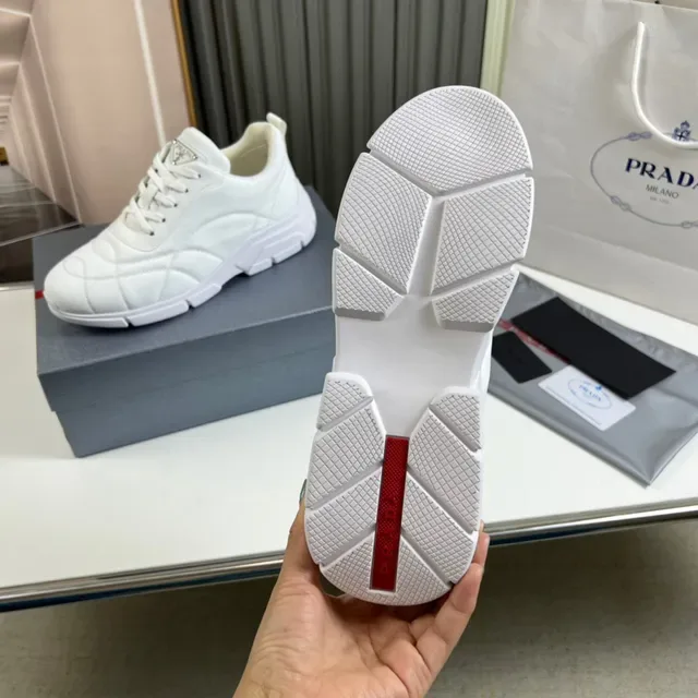 Prada Blancs Beige Sneakers Lifestyle Matelassées Diamant Stitch Tige Chunky Sculpted Sole 2