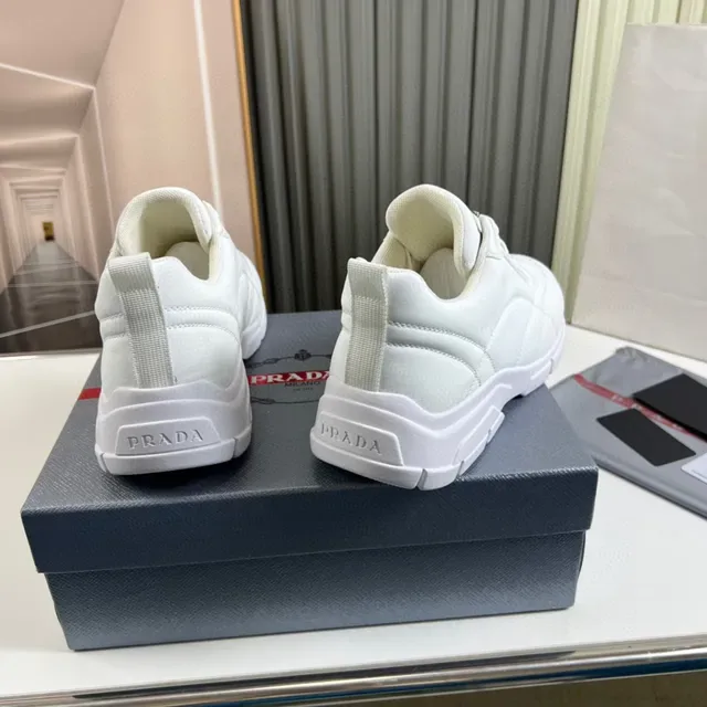 Prada Blancs Beige Sneakers Lifestyle Matelassées Diamant Stitch Tige Chunky Sculpted Sole 6