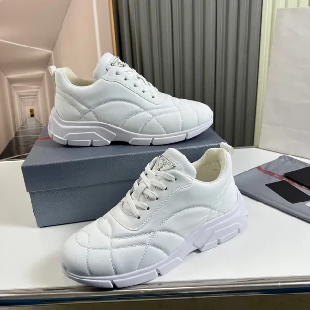 Prada Blancs Beige Sneakers Lifestyle Matelassées Diamant Stitch Tige Chunky Sculpted Sole 7