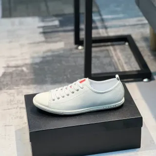 Prada सादा लाल न्यूनतम चिकन चामड़ार मतो ऊपर लाइफस्टाइल स्निकर्स