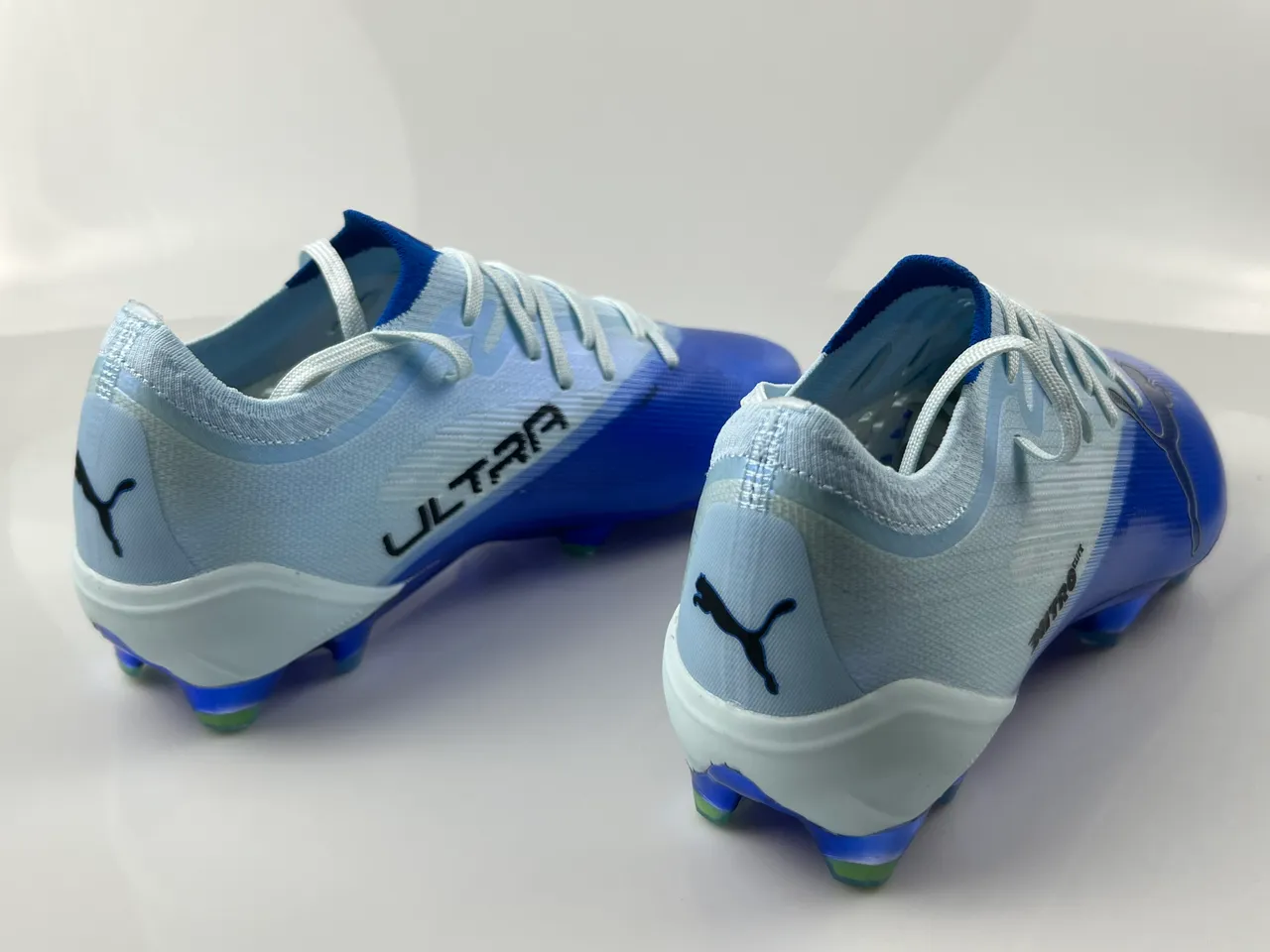 Puma Bleu Blanc Métallique Synthétique Avant-Pied Tricot Léger Mi-Pied Terrain Firme Chaussures de Soccer 2