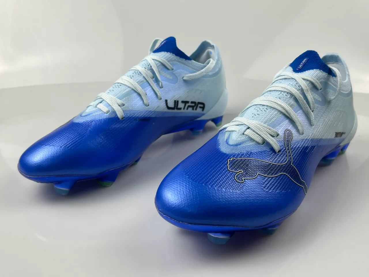 Puma Bleu Blanc Métallique Synthétique Avant-Pied Tricot Léger Mi-Pied Terrain Firme Chaussures de Soccer 3
