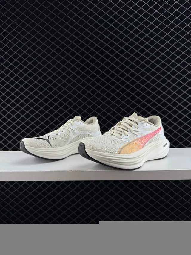 Puma Deviate NITRO 3 Off-White Running Shoes 3