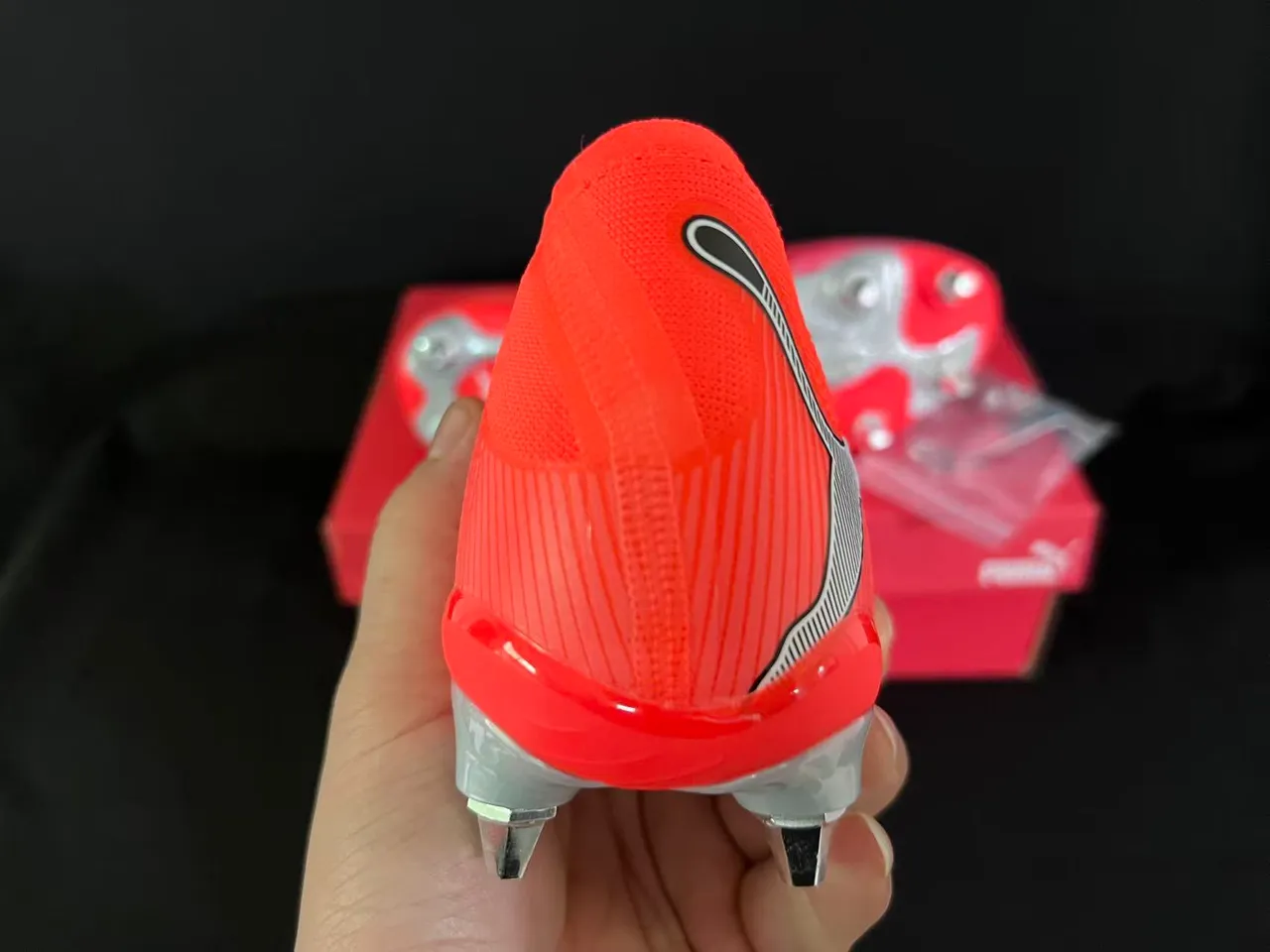 Puma Future Z Rouge Argent Bas Coupe Tricoté Supérieur Sol Ferme Chaussures de Football 3