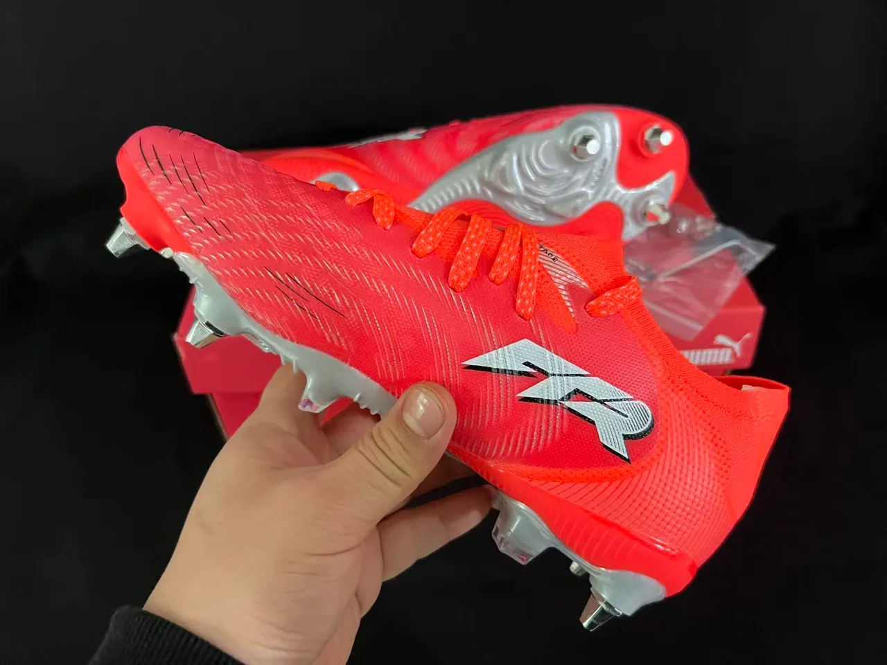 Puma Future Z Rouge Argent Bas Coupe Tricoté Supérieur Sol Ferme Chaussures de Football 4