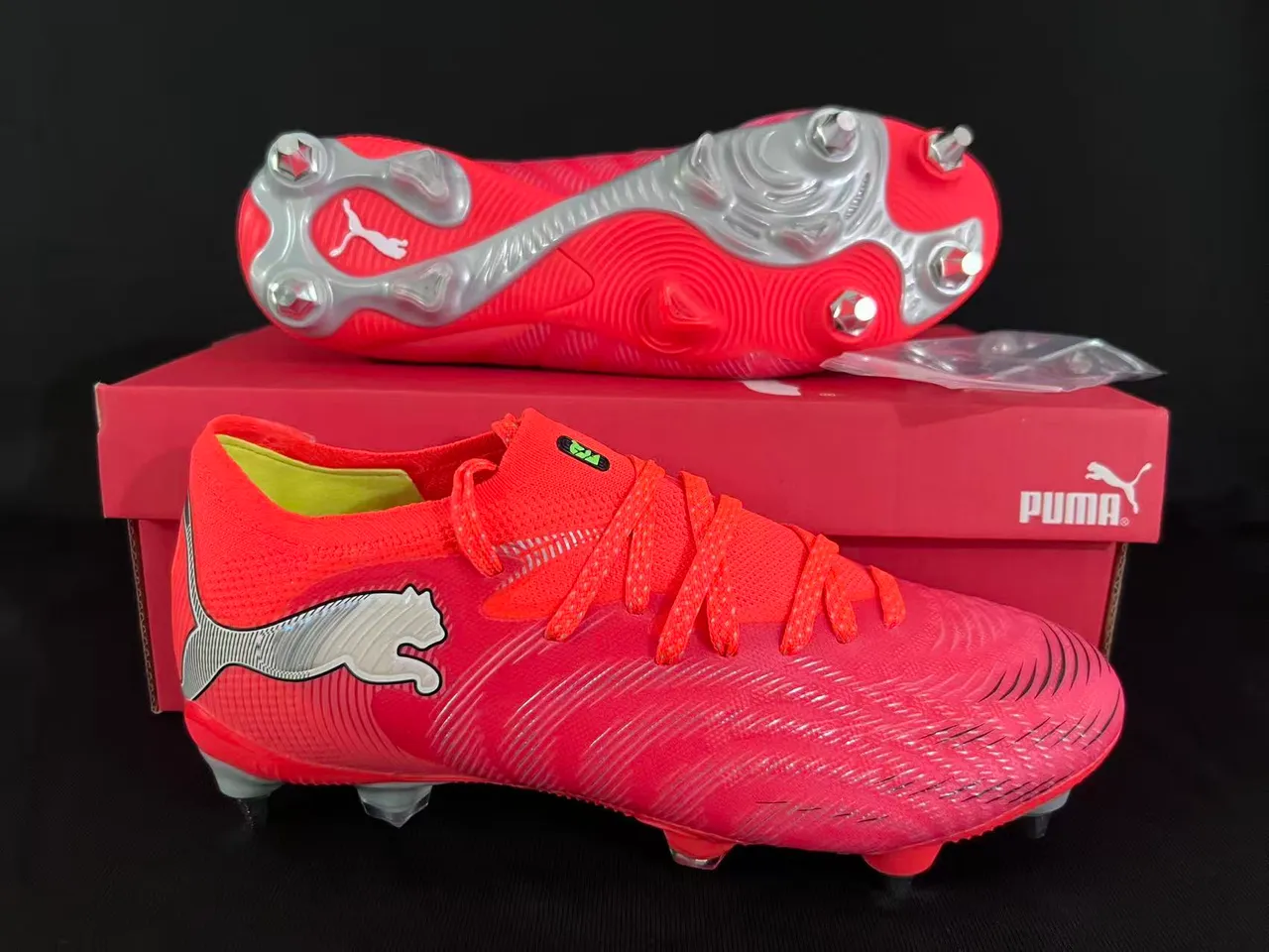 Puma Future Z Rouge Argent Bas Coupe Tricoté Supérieur Sol Ferme Chaussures de Football 7