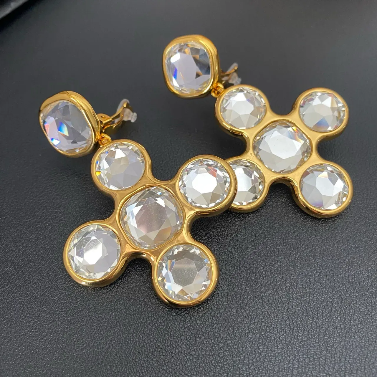 Brincos Saint Laurent Cristal Cruz Cluster Dourado 5