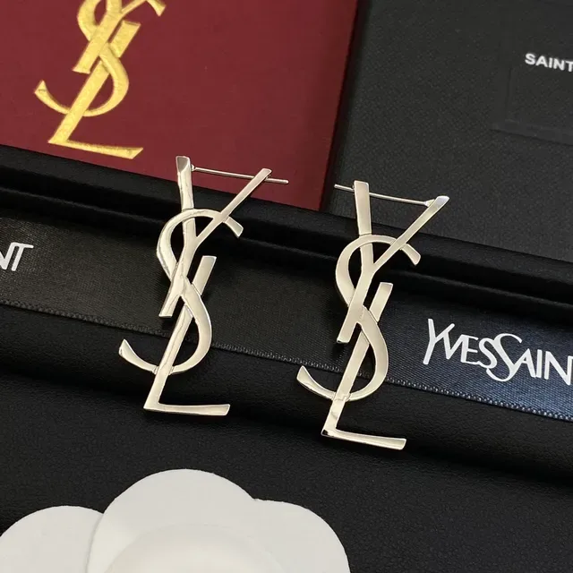 Brincos Saint Laurent Monograma Prata Preto Motivo Aberto de Metal 5