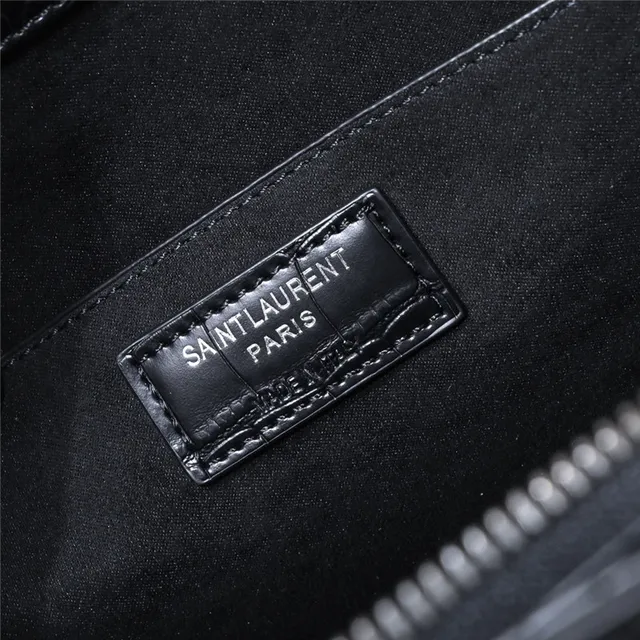 Saint Laurent Sac de Jour Sac tote en cuir noir estampé crocodile 3