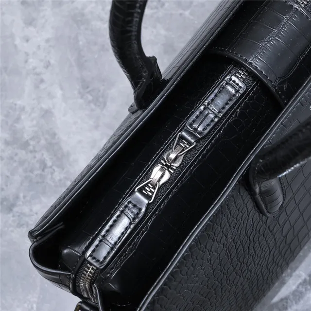 Saint Laurent Sac de Jour Sac tote en cuir noir estampé crocodile 4