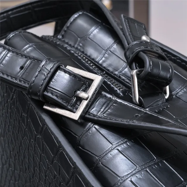 Saint Laurent Sac de Jour Sac tote en cuir noir estampé crocodile 6