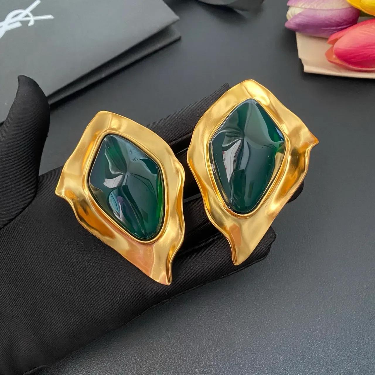 Saint Laurent Boucles d'oreilles Sculptural Doré Violet Résine 5