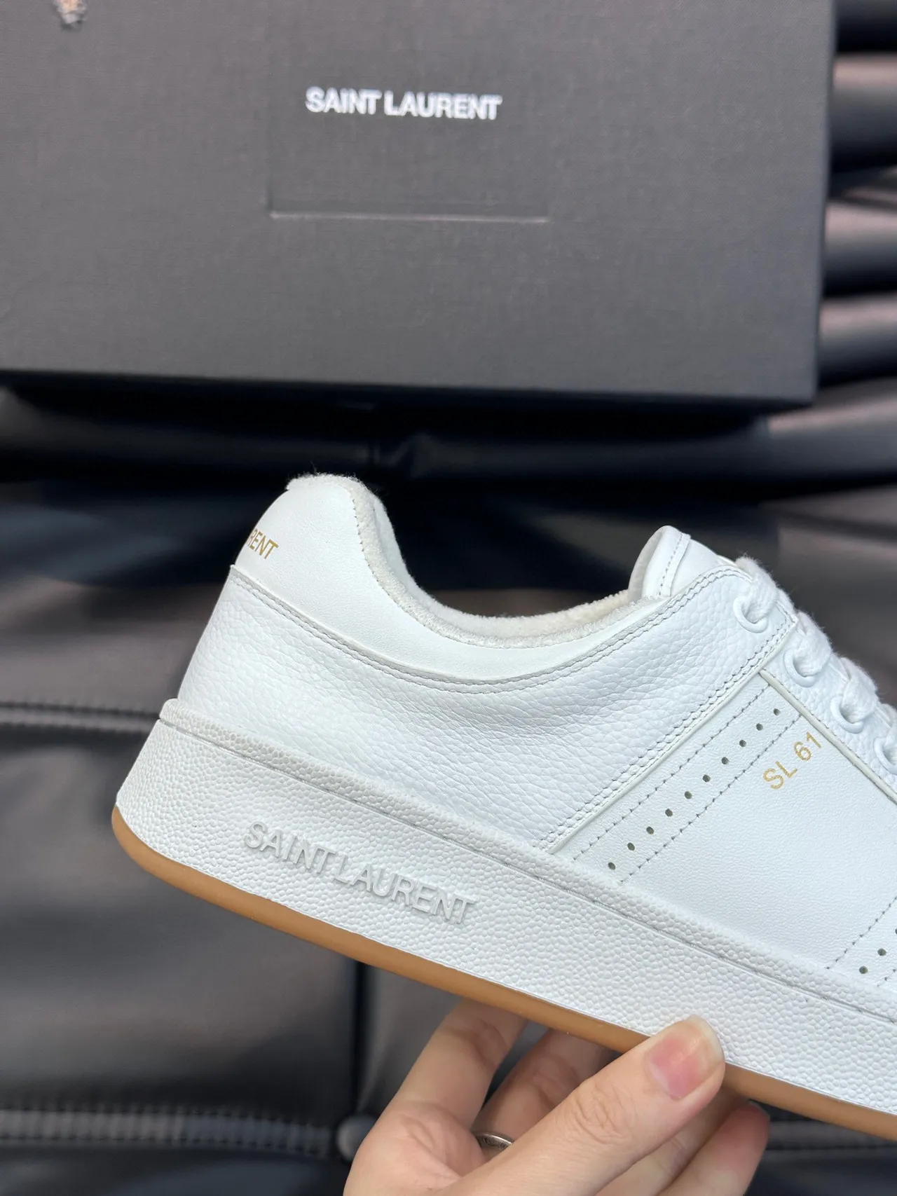 Saint Laurent SL 61 Sneakers Lifestyle en Cuir Texturé Blanc 6