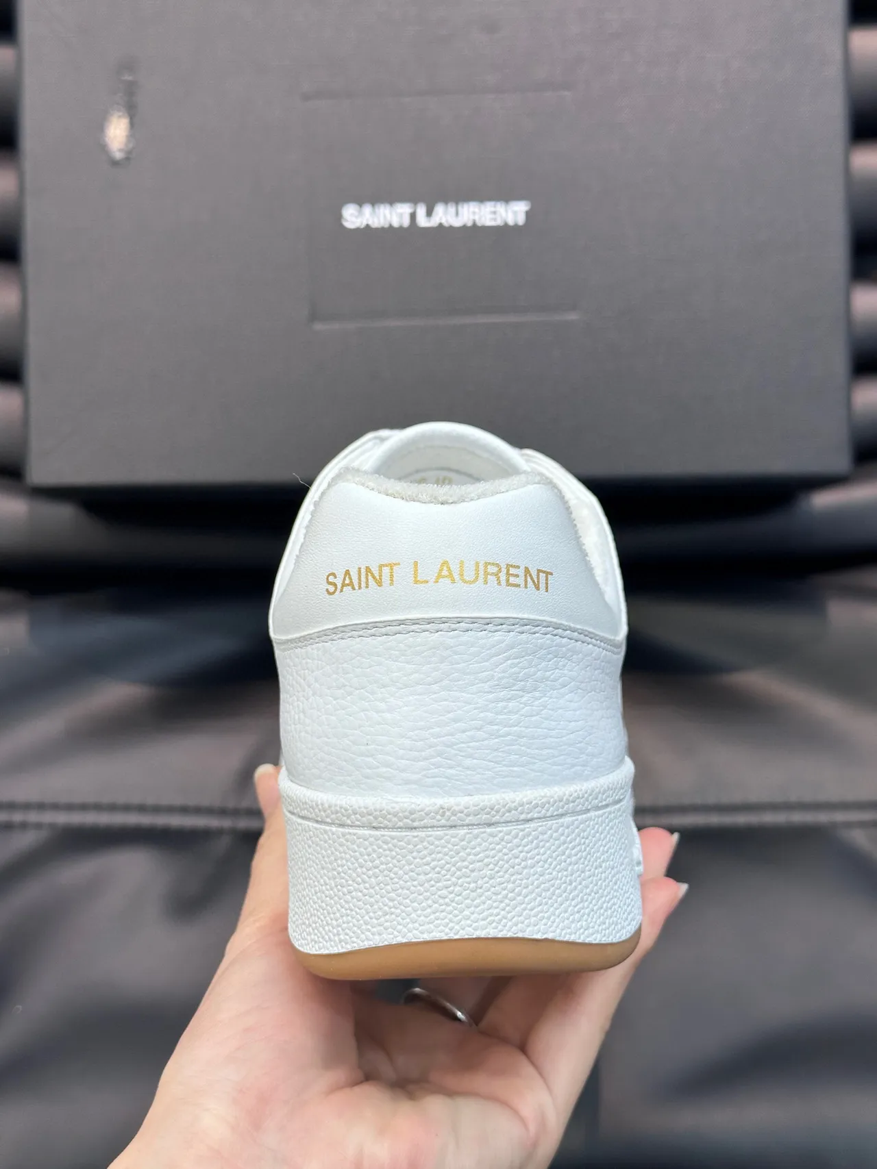 Saint Laurent SL 61 Sneakers Lifestyle en Cuir Texturé Blanc 8