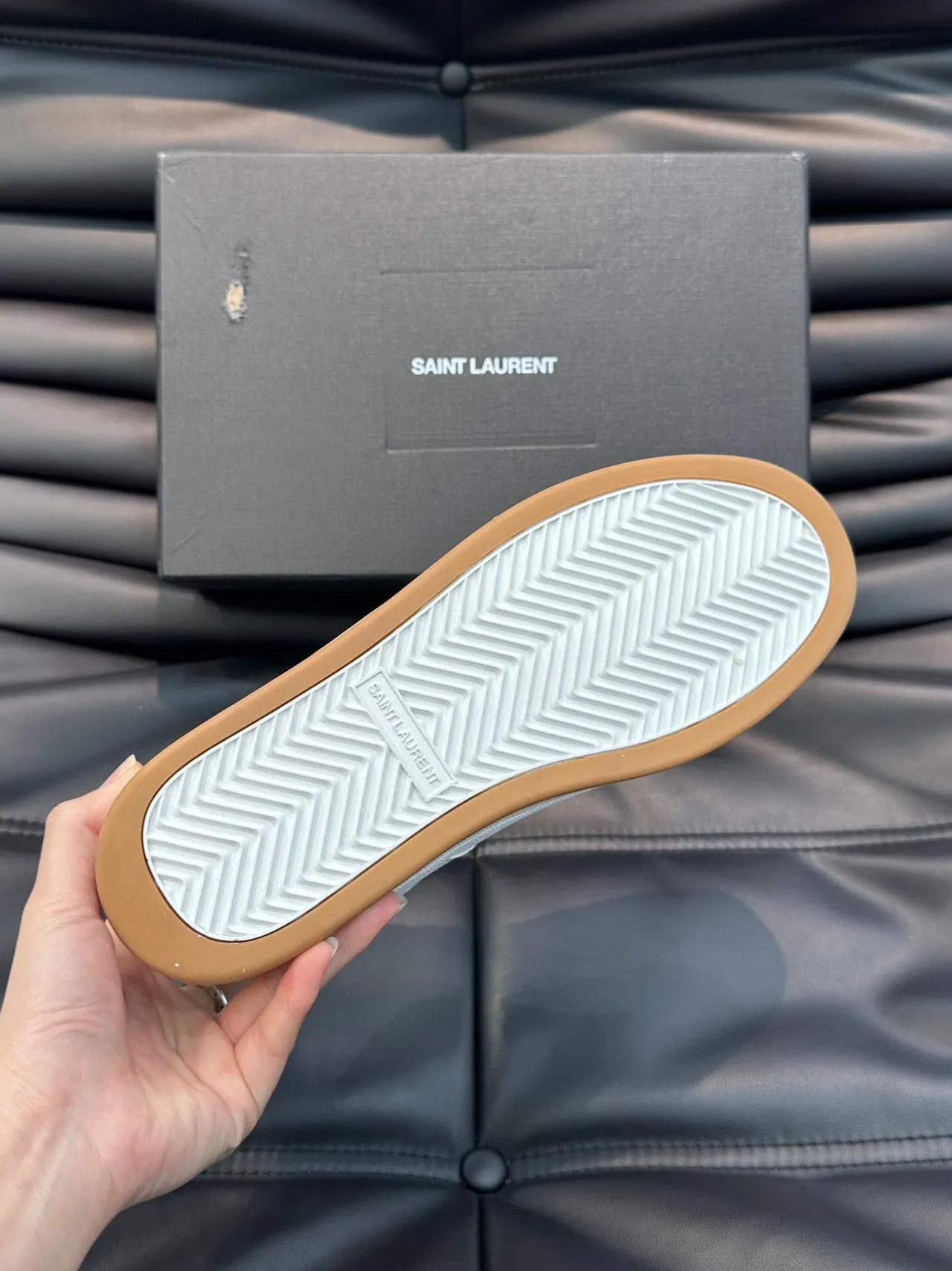 Saint Laurent SL 61 Sneakers Lifestyle en Cuir Texturé Blanc 9