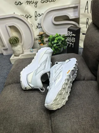 Chaussures de running Salomon XT-6 Lightning Pro blanches et grises 4