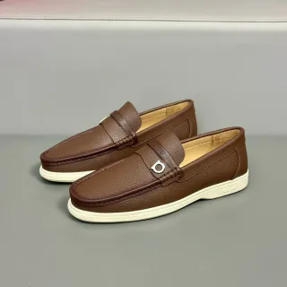Salvatore Ferragamo भूरा बीज पेबल्ड चमड़ा Gancini बकल स्ट्रैप लोअफर