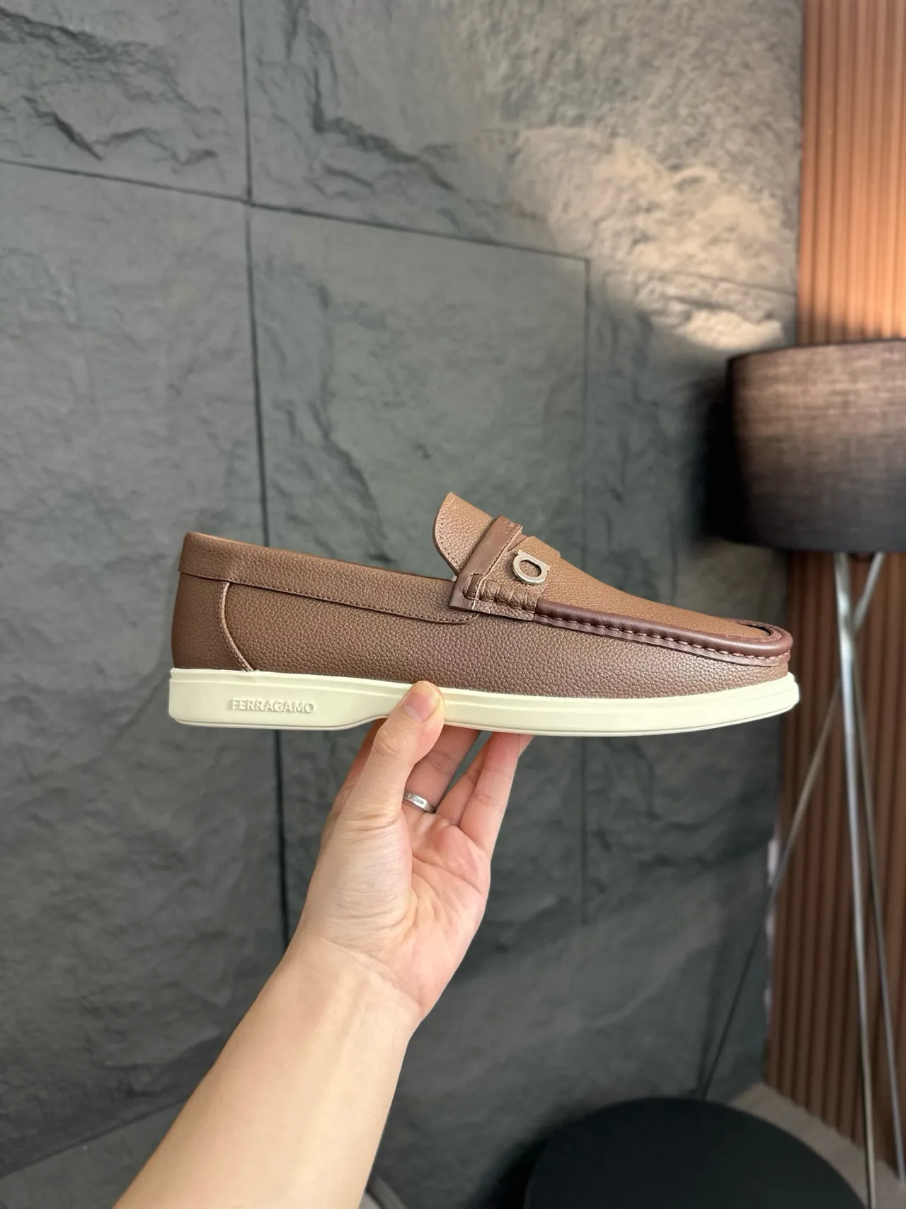 Salvatore Ferragamo Marron Beige Cuir Pebbled Gancini Buckle Strap Mocassin 3
