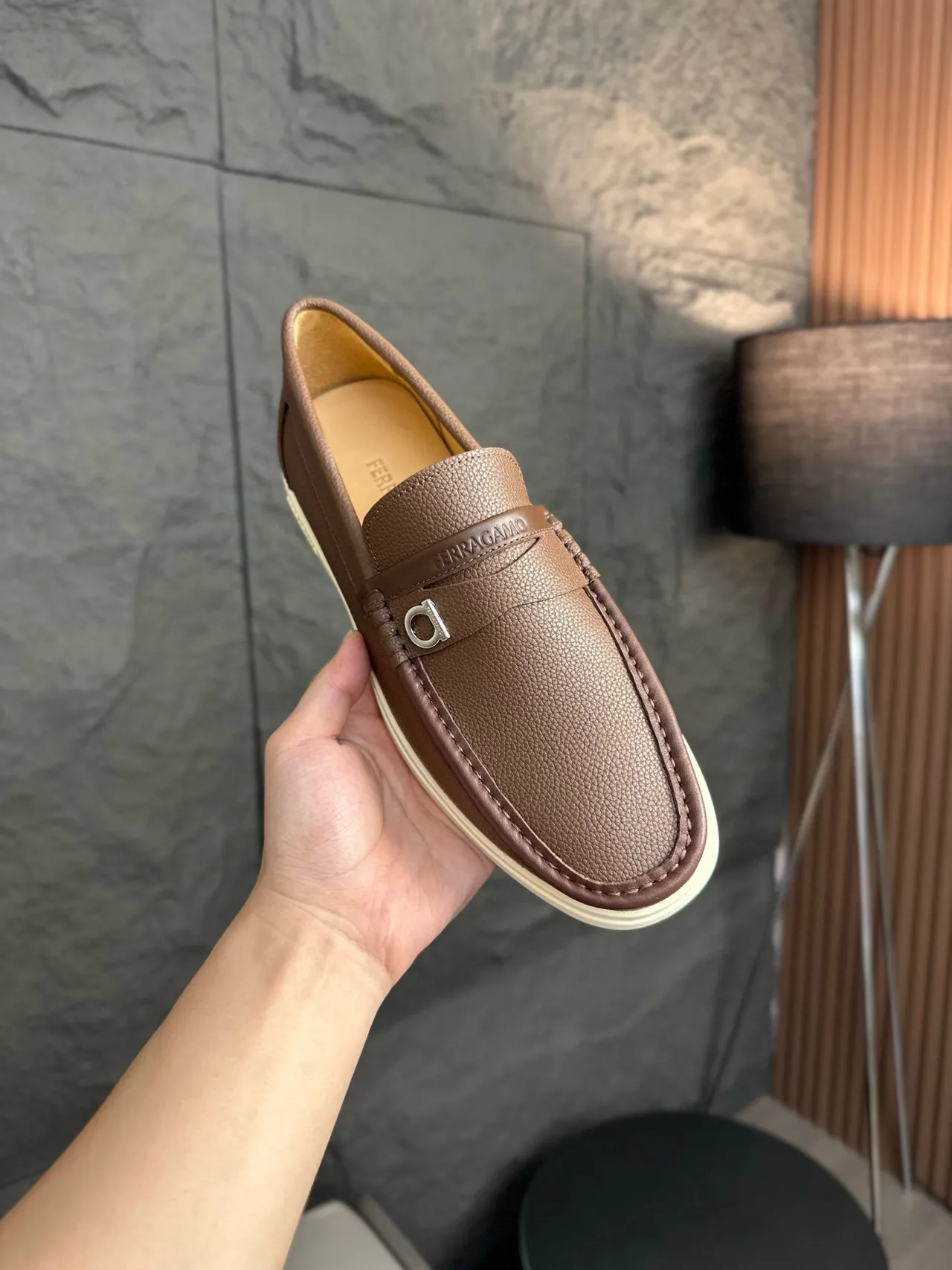 Salvatore Ferragamo Marron Beige Cuir Pebbled Gancini Buckle Strap Mocassin 4