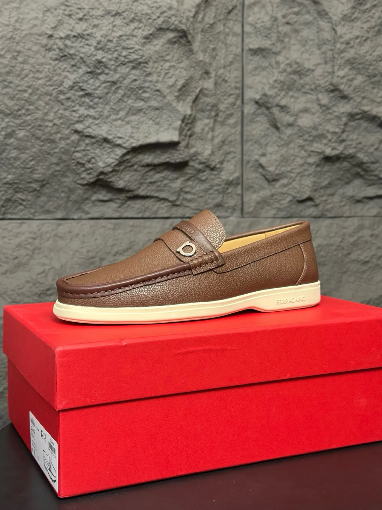 Salvatore Ferragamo Marron Beige Cuir Pebbled Gancini Buckle Strap Mocassin 8