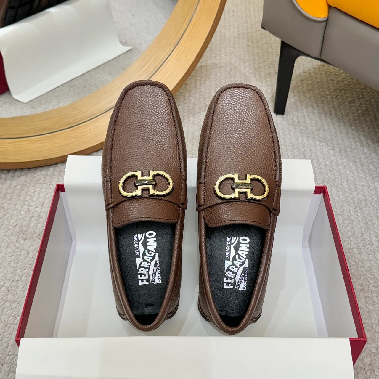 Salvatore Ferragamo Gancini Mocassins en cuir grainé marron 2