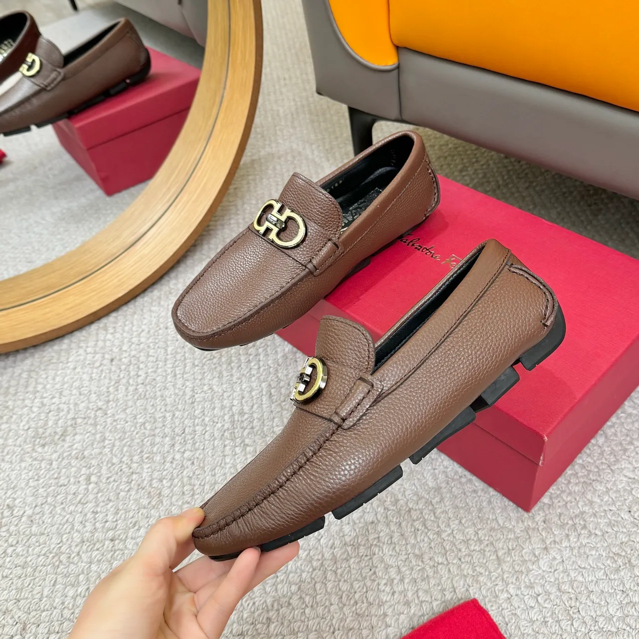 Salvatore Ferragamo Gancini Mocassins en cuir grainé marron 4