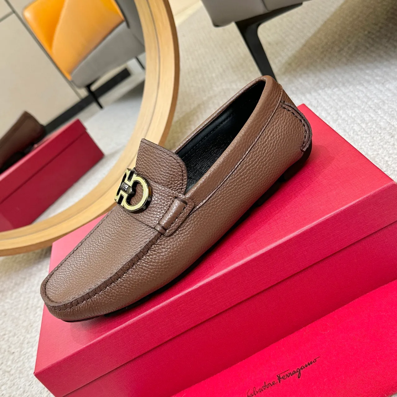 Salvatore Ferragamo Gancini Mocassins en cuir grainé marron 6
