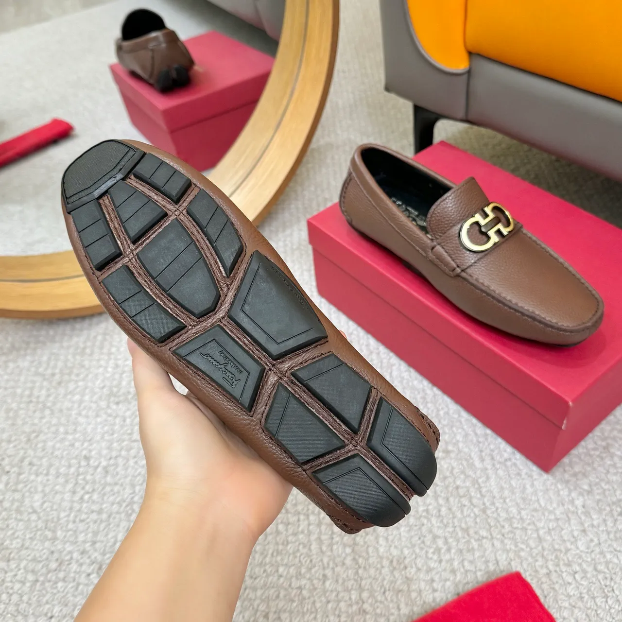 Salvatore Ferragamo Gancini Mocassins en cuir grainé marron 7