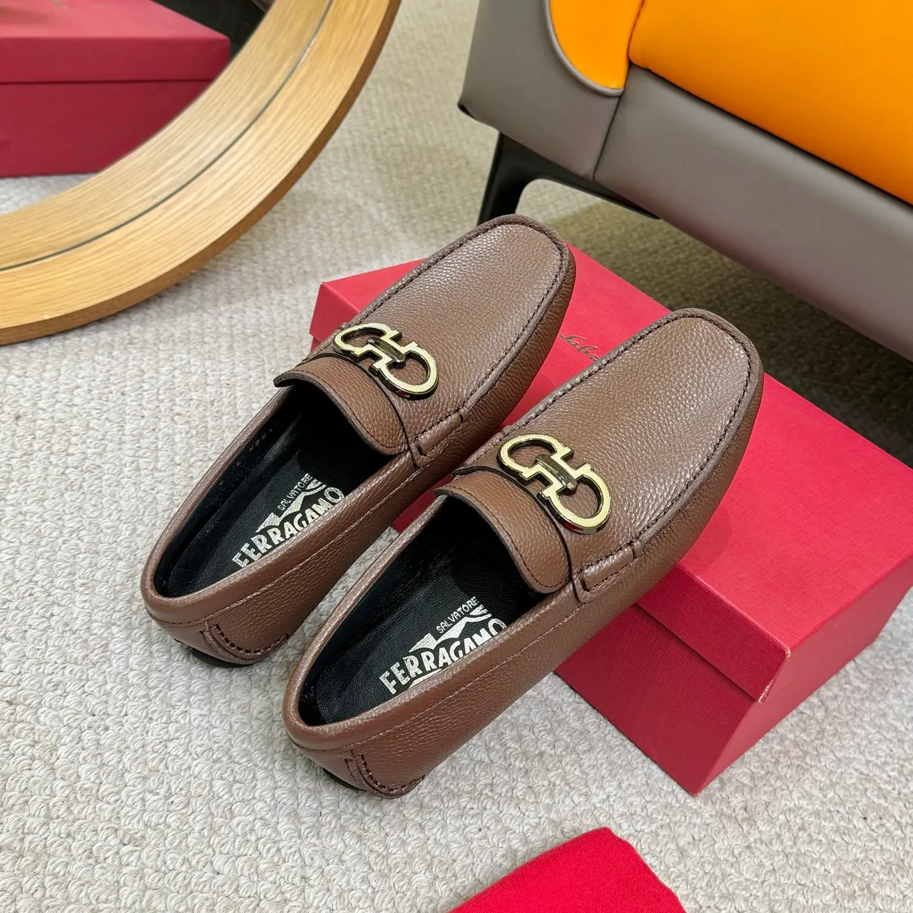 Salvatore Ferragamo Gancini Mocassins en cuir grainé marron 8