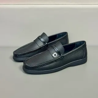 Salvatore Ferragamo Gancini Loafer काला दानेदार चमड़ा लूफर्स