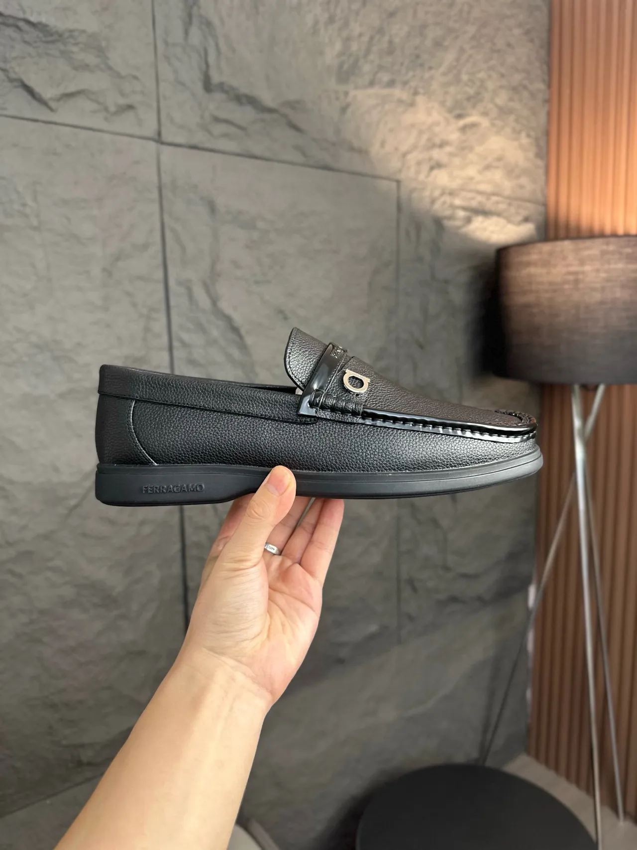 Salvatore Ferragamo Gancini Loafer Noir cuir grainé Mocassins 4