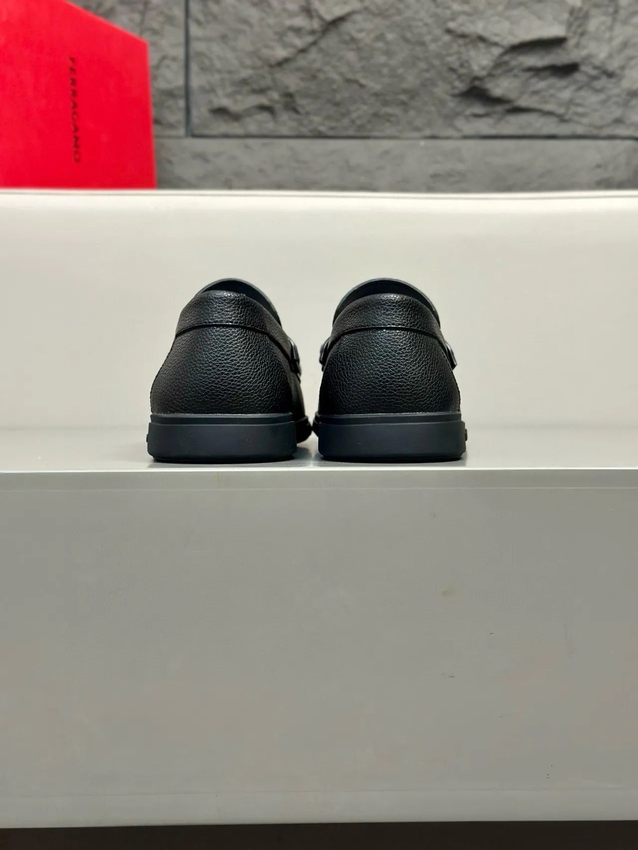 Salvatore Ferragamo Gancini Loafer Noir cuir grainé Mocassins 7
