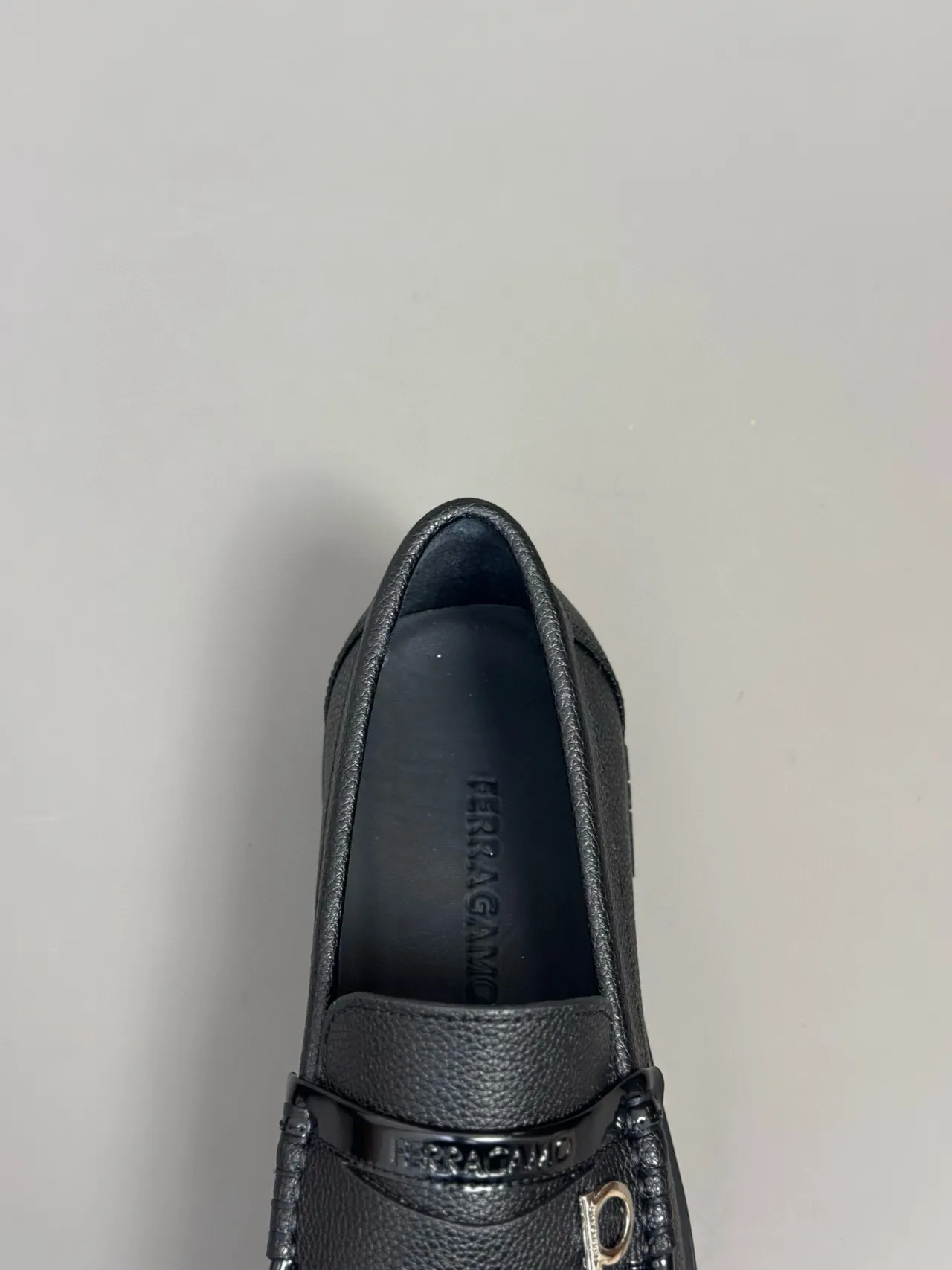 Salvatore Ferragamo Gancini Loafer Noir cuir grainé Mocassins 8