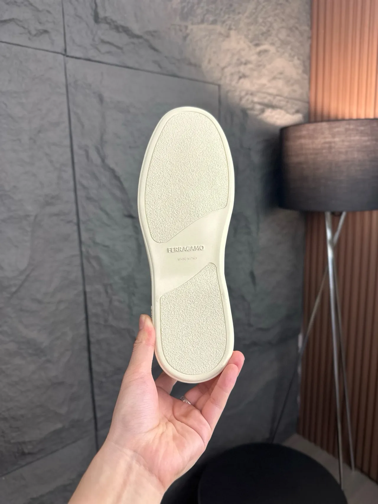 Salvatore Ferragamo Gancini Loafer Mocassins Blanc Cassé Cuir Granulé 6