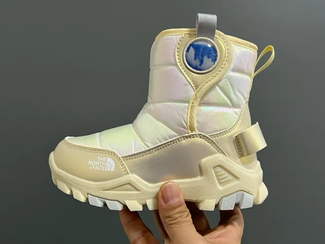 The North Face Navy Blue Quilted Insulation Snowflake Print Snow Boots 10