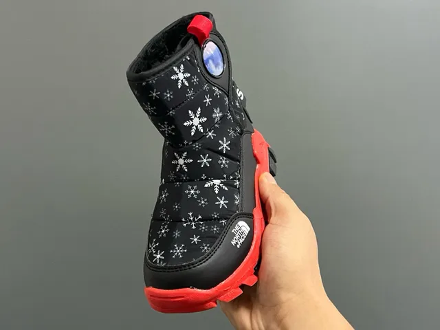 The North Face Navy Blue Quilted Insulation Snowflake Print Snow Boots 20