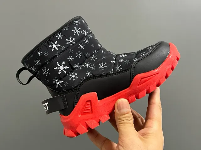 The North Face Navy Blue Quilted Insulation Snowflake Print Snow Boots 22