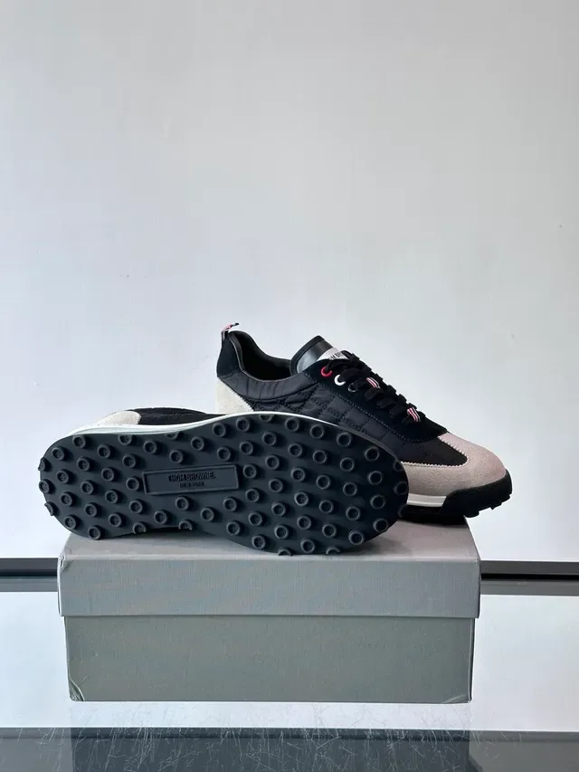 Thom Browne Air Runner Lifestyle Sneakers en nylon matelassé et daim 2
