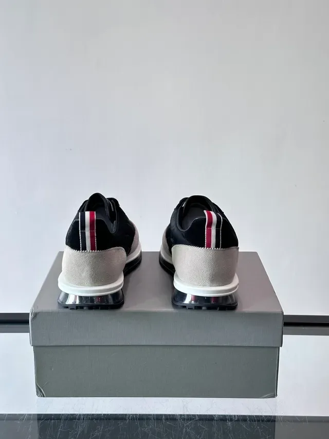 Thom Browne Air Runner Lifestyle Sneakers en nylon matelassé et daim 3