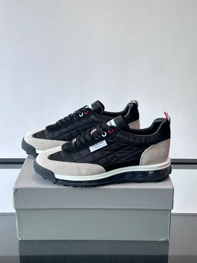 Thom Browne Air Runner Lifestyle Sneakers en nylon matelassé et daim 5