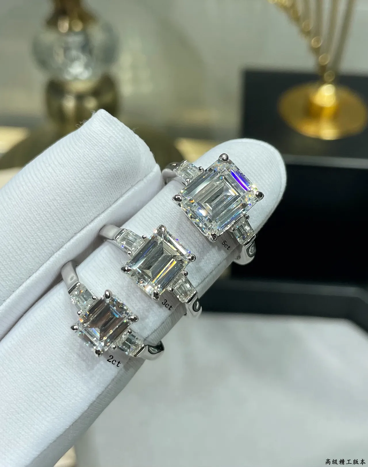 Tiffany & Co. Argent noir émeraude coupée centre pierre baguette tapered pierres latérales 3