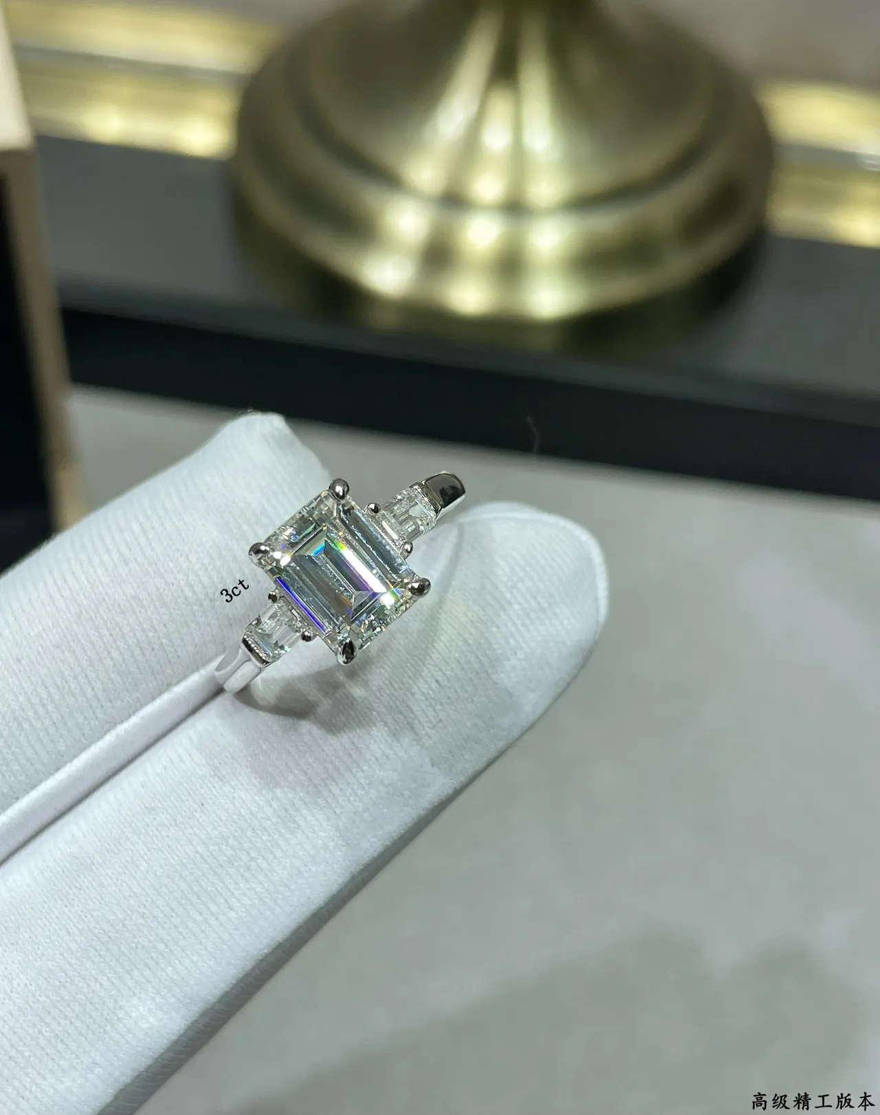 Tiffany & Co. Argent noir émeraude coupée centre pierre baguette tapered pierres latérales 4