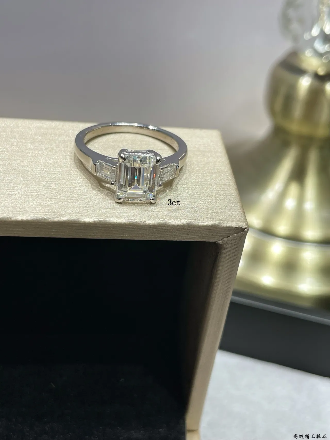 Tiffany & Co. Argent noir émeraude coupée centre pierre baguette tapered pierres latérales 6